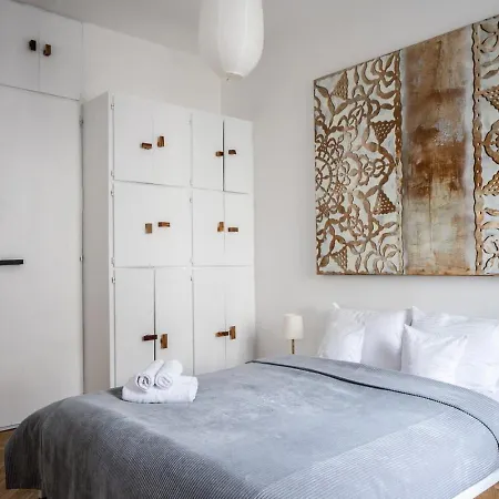 Oomph Timeless Quaint Quarter Apartment Warsaw