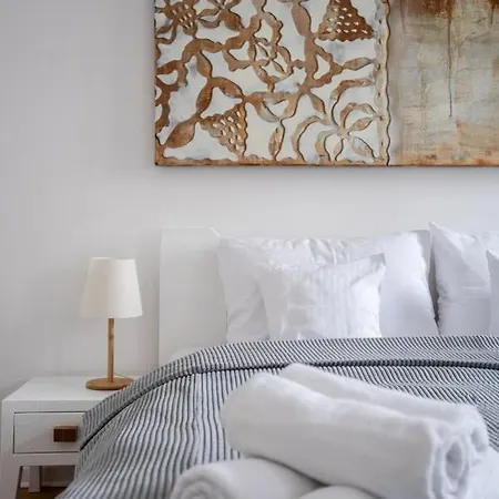 Oomph Timeless Quaint Quarter Apartment *