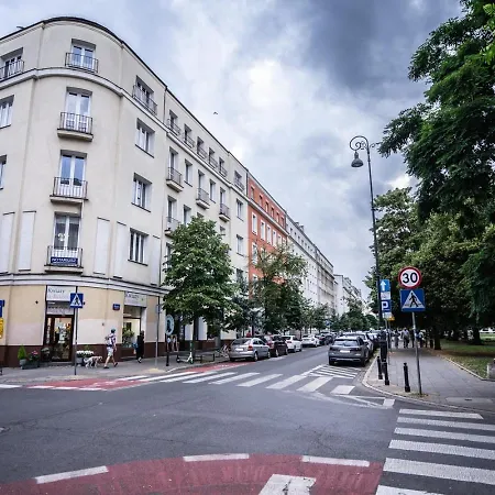 Oomph Timeless Quaint Quarter * Warsaw