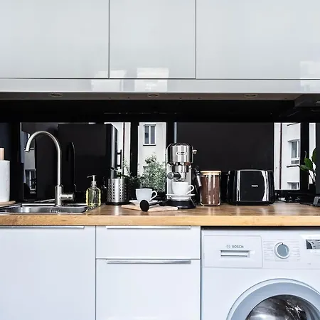 Oomph Timeless Quaint Quarter *