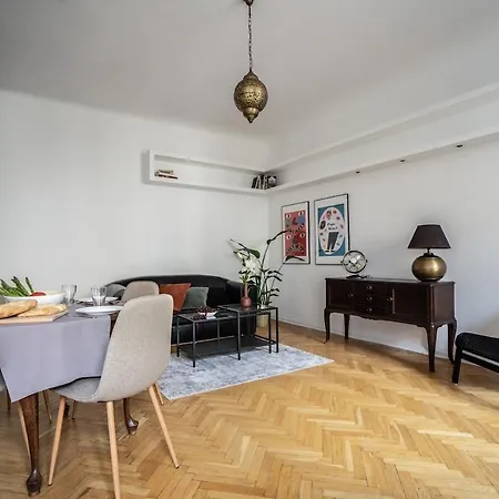 Apartment Oomph Timeless Quaint Quarter