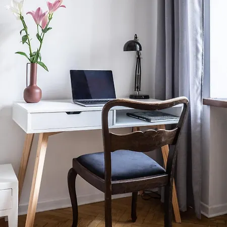 Oomph Timeless Quaint Quarter Apartment