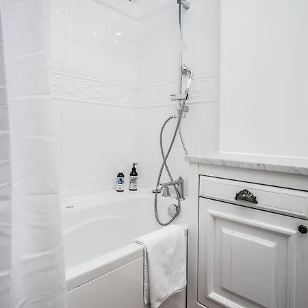 Oomph Timeless Quaint Quarter Apartment Warsaw