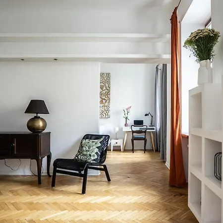 Oomph Timeless Quaint Quarter * Βαρσοβία